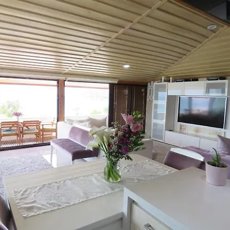 Derin Ev-sevgi Yolunda Denize Sifir Full Manzarali Apartament